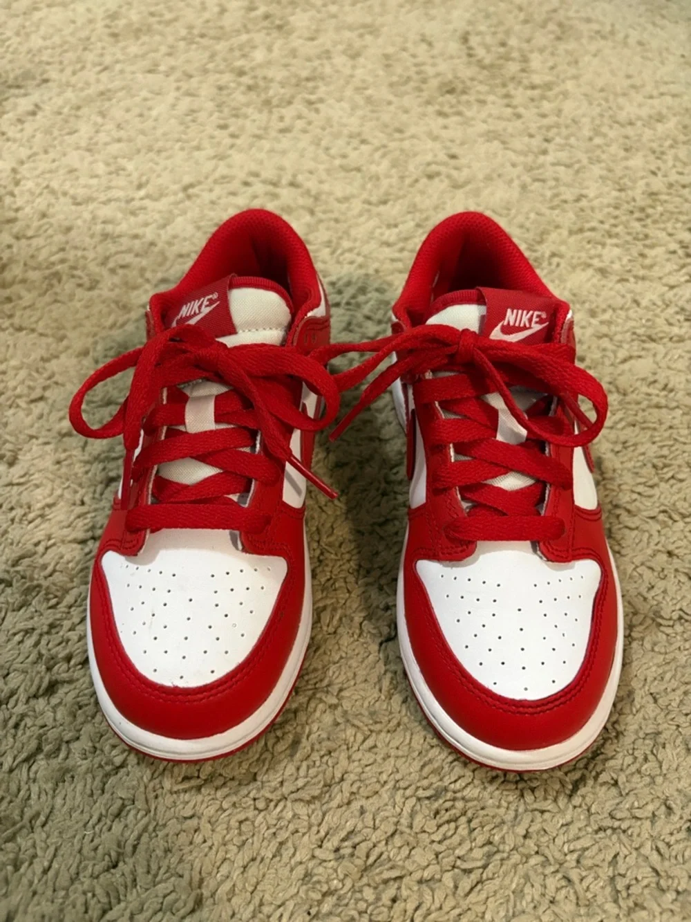 Nike Kids Low-Top Sneakers in Red and White - Picture 2 of 4